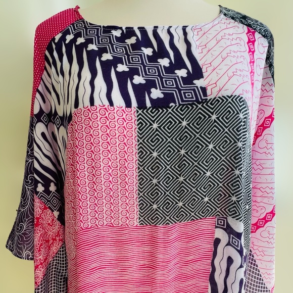 0145/  Pink batik Pattern Poncho, Short kaftan, Swim Cover Up. - Picture 6 of 11